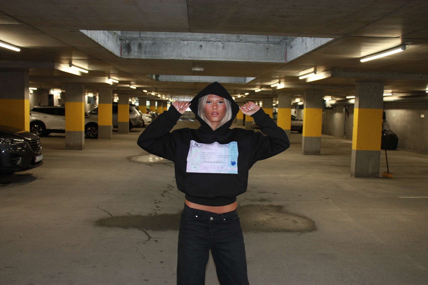 Svört hoodie cropped fit