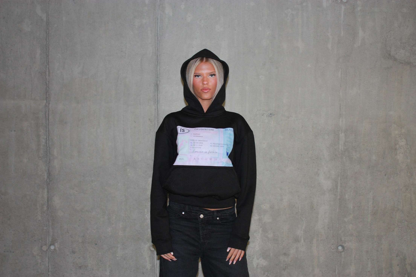 Svört hoodie cropped fit